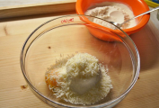 [01]Ricotta, vajíčko a nastrouhaný sýr Grana Padano