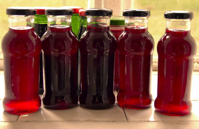 Recept na ostružinovou (malinovou, rybízovou) šťávu – ostružinový sirup