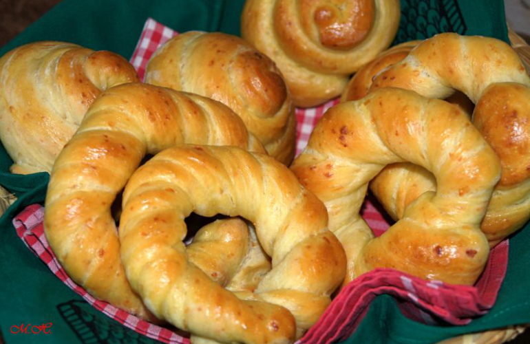 Domácí kynuté slané pečivo – šneci a věnečky