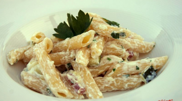 Těstoviny penne se skvělou omáčkou z ricotty, plátků cukety a kostičkami šunky