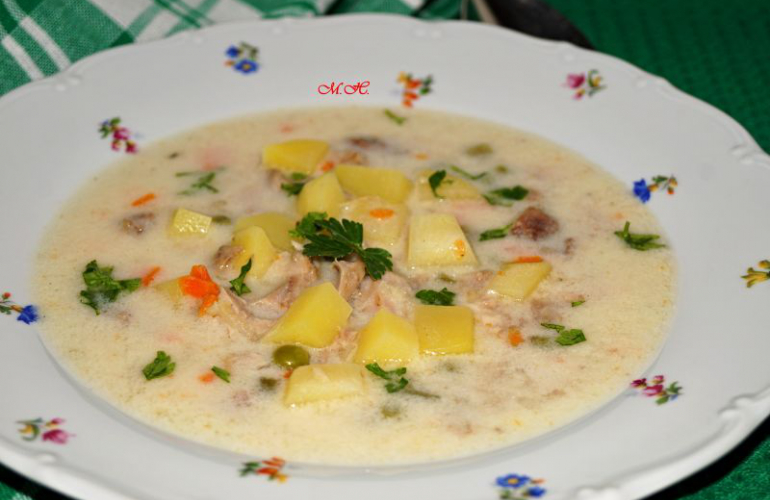 Jemná polévka z králičích žeber, ořezů a drobů
