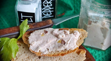 Paštika z vepřového masa s brusinkami a pistáciemi