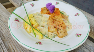 Plátky vepřové pečeně s pórkovou omáčkou